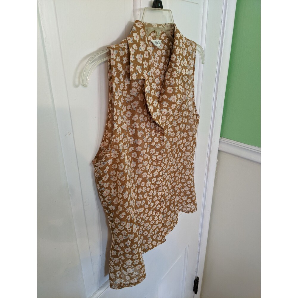 MII Sleeveless Blouse - Picture 5 of 7